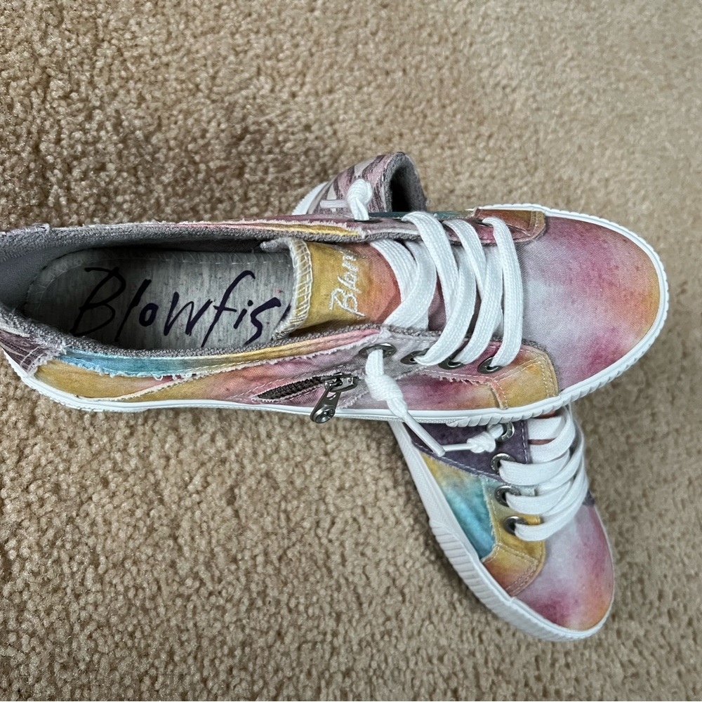 NEW w/o tags  Sticker on bottom  the dye multi color blowfish sneakers size 7.5